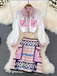 Fashion Runway Summer Skirt traje de geometría de caballos para mujer Blusa impresa y una falda de botones de bolsillo de línea 2 set de dos piezas 240419