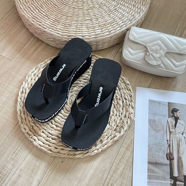 Sandales de mode célèbres femmes de créateurs pantoufles de plage de plage d'été chaussures tongs malen