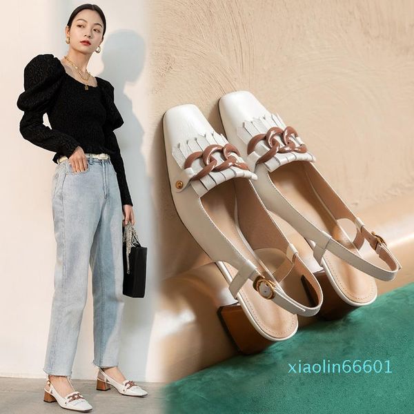 Sandalias de moda Zapatos de verano para mujer Diseño de hebilla de cadena de borla vintage con cuero natural hecho a mano