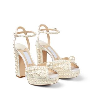 Zapatos de temporada de moda Sandalias London Sacaria Pf 120 Sandalias de plataforma de satén blanco con adorno de perlas270W