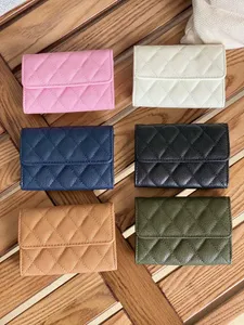 Carteras de cadena para mujer de hardware magnético clásico de venta de moda Bolso de diseñador de lujo de piel de oveja de calidad superior Monedero Titular de la tarjeta Con caja.