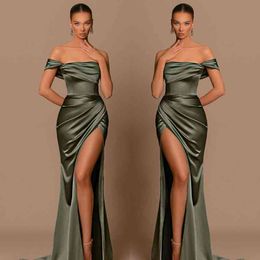Vestidos de dama de honor de sirena con vaina verde oliva, elegantes pliegues de un hombro, vestidos de noche divididos, vestido de fiesta por encargo BC15766