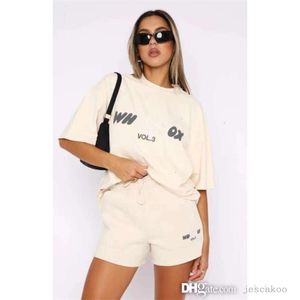 Été 2 pièces Set Femmes Designer Tracksuit Casual Sweinsuit Sweins Sweins Sweve Pullover T-shirt et shorts lâches Contrôles de jogging Contrôle pour femmes tenues