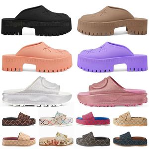 Moda Tacones sexy Sandalias de gamuza para mujer Zapatillas rosadas Sandalias de diseñador famosas Zapatos de fiesta para dama Hebilla de cinturón Suela de goma Mulas Playa de verano Sandalias gruesas sexy