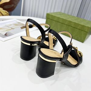 Mode Sexy Lederen Blokhak Dames Sandalen Vrouwen Slippers Designer Sandaal Bruiloft Schoenen Riem Gesp Rubberen Zool Muilezels Zomer Strand Chunky Hakken NO021