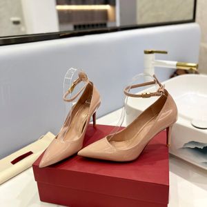 Moda Sexy zapatos de cuero real para mujer Zapatos de tacón alto de 8 cm, sandalias de diseñador, zapatos de vestir, tachuelas con correa en el tobillo, tiras negras desnudas, remaches, estilete de mujer con caja
