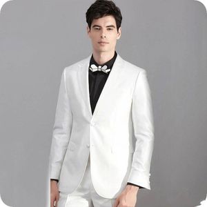 Mode Shinny White Groom Tuxedos Peak Lapel Groomsmen Tuxedos De Mariage Hommes Blazer Formel Veste De Bal Costume (Veste + Pantalon + Noeud Papillon) 1589