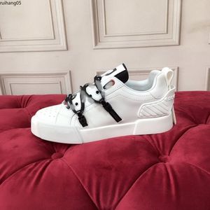 Fashion Shoe Sneakers Dames Casual schoenen Designer Dames Leer Vatje Kleur Matching Wit Zwart Flat Sole Classic Luxury MKJMKLIII0854785