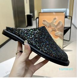 Zapatos de moda, zapatos de cuero de alta calidad, zapatillas, zapatillas planas, sandalias, zapatillas de diseñador de lujo en Baotou, zapatos de fábrica de talla grande. Primavera y Au