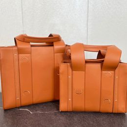 Shopping bag di moda Borse a tracolla da donna Borsa a tracolla di grande capacità Lettera ricamata Hardware dorato Cinturino rimovibile Tasca interna con cerniera Totes