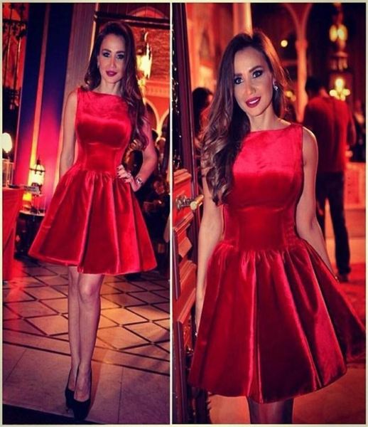 Fashion Short Robes de bal Longueur du genou pas cher 2015 vestido de festa une ligne en décolleté en velours rouge mini robe de maison de maison g9275533