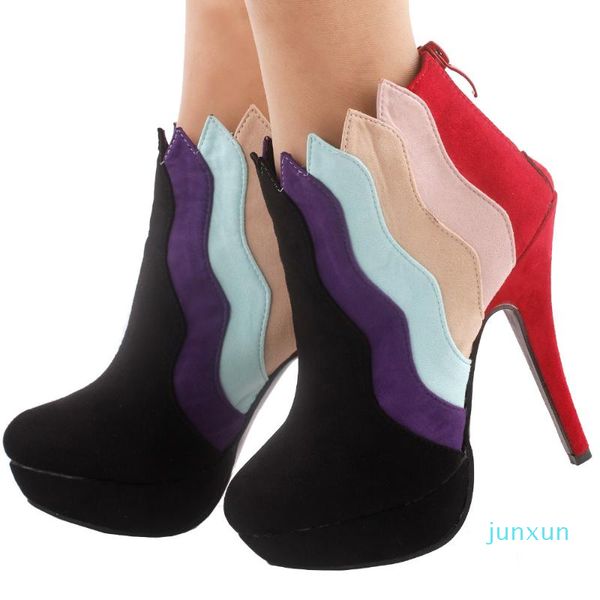 Défilé de mode histoire femmes multicolore chevrons stiletto plate-forme talon haut bottine bottine chaussures habillées