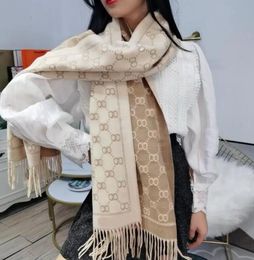 Bufanda de seda de moda Bufanda de lujo para hombre Bufanda para mujer Four Seasons chal con letras tamaño 180x70 cm 6 colores de alta calidad opcional exquisito embalaje en caja de regalo