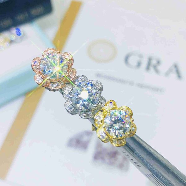 Moda Plata 925 Joyas Iced Out Pendiente Chapado en oro Vvs Moissanite Flower Hip Hop Pendientes Stud