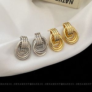 Mode zilveren naald gedraaide geknoopte geometrische oorbellen voor dames, eenvoudige peplum metalen oorbellen, luxe designer damesoorbellen