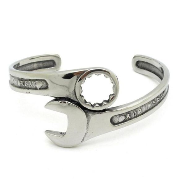 Brazalete con llave y herramientas de metales en tono plateado a la moda, pulsera de motorista de acero inoxidable, joyería de banda de diseñador única BB02209B7430779