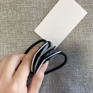 Mode simple noir blanc acrylique tête corde élastique anneau de cheveux épingle à cheveux bijoux de couvre-chef populaires en co209f européen et américain