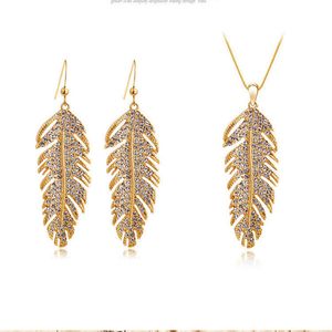 Mode Simple or couleur mètre plume pendentif collier pour femmes en forme de feuille femme longue chaîne de chandail filles bijoux cadeaux