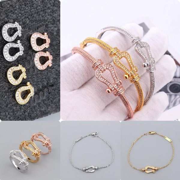 Simplicidad de moda Hebilla de herradura Circón Pulsera hueca Anillo Brazalete en forma de U Pendientes Brazalete de lujo ligero para mujer Regalo del día de San Valentín al por mayor