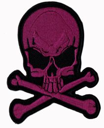 Fashion Skull Bones bordado Patch Iron On Chaqueta Sombreros Patch Proveedor Punk Emblem Purple 9cm Insignia9745386