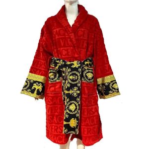 Mode Vêtements de nuit Peignoir doux pour hommes femmes Robes flanelle col en v à manches longues Robe de bain longue épaisse chaude hiver à capuche pleine mâle robe de chambre 688ss