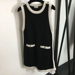 Robe sans manches en tricot pour femmes, jupes tendance, col ras du cou, robes en laine, personnalité, ornement de boutons, vêtements féminins