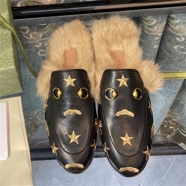 Pantoufles de mode Mule Chaussures Diapositives Designer Femmes Sandales Demi Drag Automne Hiver Mousse Bulle Boucle Mors Lapin Cheveux Métal Plat Cuir Princetown Tongs