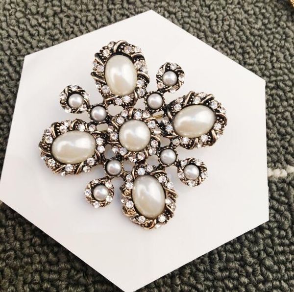 Mode- petit parfum arc perle cristal perle broche bijoux coréens chemise femme broche boucle collier boucle version coréenne R123