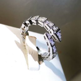 Fashion Snake Designer Band Ring Size abierto Simple Diamond Crystal Shining Love Rings Joyería para mujeres
