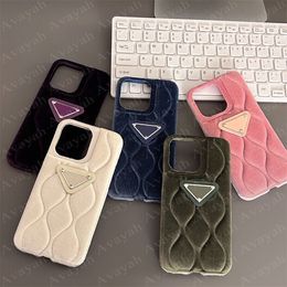 Fundas de teléfono de carcasa trasera de sensación suave a la moda para IPhone 14 Pro Max 14pro 13 13pro 12 12pro 11 funda de letra triangular esponjosa