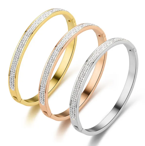 Bracelet en diamant d'intérêt spécial à la mode Bracelets en forme d'oeuf de diamant de boue à trois rangées de diamants