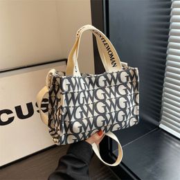 Mode Special Interest Printing Letter Canvas Bag Nieuwe casual driedimensionale schoudertas Casual driedimensionale canvaszak