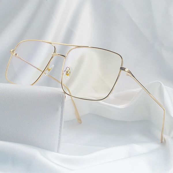 Cadre carré de mode Vintage Eyeglasse Men de verres en métal surdimensionnés Femmes Clean Lens Gold Optical Spectacle 240424