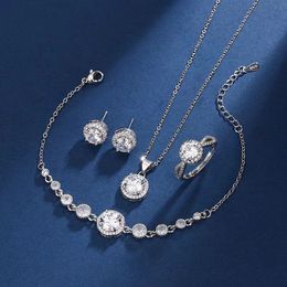 Boucles d'oreilles en acier inoxydable de mode ensemble Bracelet simple personnalité simple personnalité femme de haute qualité diamant quatre pièces bijoux pour femmes cadeau
