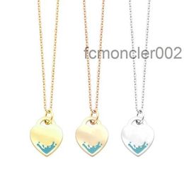 Fashion en acier inoxydable t Lettre Peach Heart Green Rose Gold Silver Collier Foreign Trade Ladies Love Pendent for Woman 2223