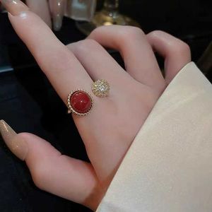 La mode représente des anneaux de haute qualité pour les hommes et les femmes en argent de couleur élégante Femme Femme Round Ball Finger avec Vnain commun
