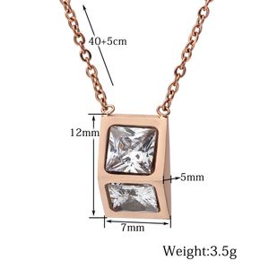 Fashion - Acier 18K Collier dames or rose avec diamants triangle tridimensionnel chaîne de clavicule courte avec bijoux