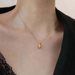 Collier de chute d'eau en acier de la mode femelle 18 k chaîne de clavicules en or bijoux simples ne change pas de couleur 240511