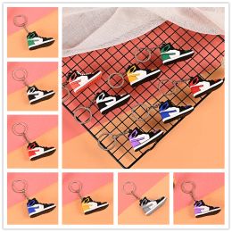 Mode stéréo baskets porte-clés cadeau de fête 3D mini chaussures de basket-ball modèle porte-clés pour petit ami gâteau d'anniversaire décoration sac pendentif LL