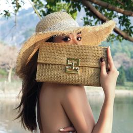 Mode Straw Koppelingszak voor vrouwen Lock Box Papier geweven tas Casual Summer Beach Tas Bali Travel Handtassen Vrouwelijke portemonnees 240327