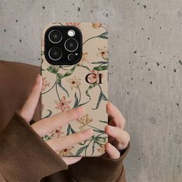 Fashion Flow Flower Style Téléphone Designer IPhone 15 Pro MAX COUVERTURE SOFF SOIL SOKE PRÉVENTION DÉCORATIVE POUR IPHONES 14 PRO 13 12 11