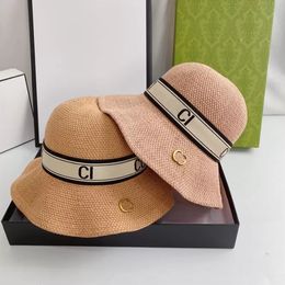 Mode Chapeau De Paille Femmes Casquettes Designer Seau Chapeaux Pour Hommes Respirant D'été Casquette Resort Protection Solaire Glace Soie Chanvre Vague Sunhats Nouveau