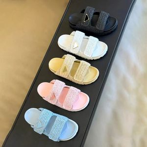 2024 Nouvelles sandales pantoufles chaussures de paille Summer Luxurys Designer Sliders Prad Loafer Men d'extérieur Womens Indoor Home Weave Robe Sho Sandale Slide Boîte de mulet intérieure décontractée