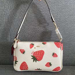 Bolso cuadrado pequeño de diseñador de bolsos con estampado de fresa a la moda, bolsos de mano para mujer