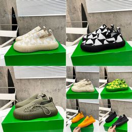 Zapatos de lujo Zapatillas de deporte de estilo callejero de moda Mocasines Zapatillas de deporte de marca de diseñador Hombre Mujer Zapatos para correr Costuras con cordones Cómodas zapatillas de deporte de punto transpirables 35-45