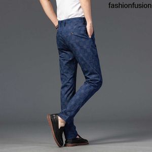 Ropa de ropa de moda ropa de 7 color para hombres delgados delgados pantalones casuales pantalones tendencia a cuadros negros