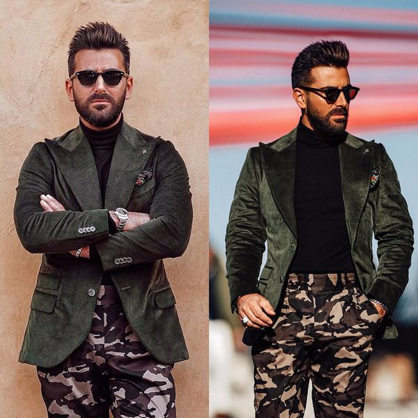 Estilo de moda Mezcla de lana verde militar Traje de hombre Boda Solapa en pico Dos botones Novio Esmoquin Slim Fit Trajes de novio 1 pieza (Blazer) Tamaño personalizado