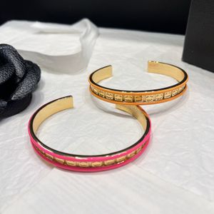 Bracelets de style de mode avec des femmes en acier de phoque