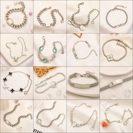 Estilo de moda Pulseras Mujeres Brazalete Pulsera Brazalete Cadena Diseñador Carta Joyería Chapado en plata Acero inoxidable Casarse Navidad Regalos del día de San Valentín Accesorio