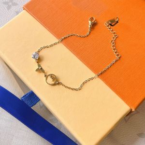 Estilo de moda Pulseras Mujeres Brazalete Pulsera Cadena Trébol Diseñador Marca Carta Joyería Cristal 18K Chapado en oro Acero inoxidable Boda Amor Regalos Pulsera